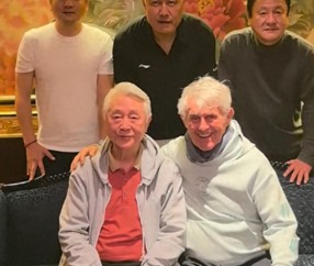 开云-世界杯一代北京相聚，米卢，金志扬满头白发，唯独他杨璞和不显老