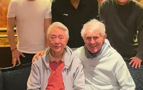 开云-世界杯一代北京相聚，米卢，金志扬满头白发，唯独他杨璞和不显老